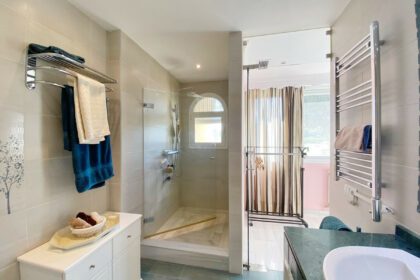 8f3e87d21a642ba0f9d2fdc1b746731e - 13