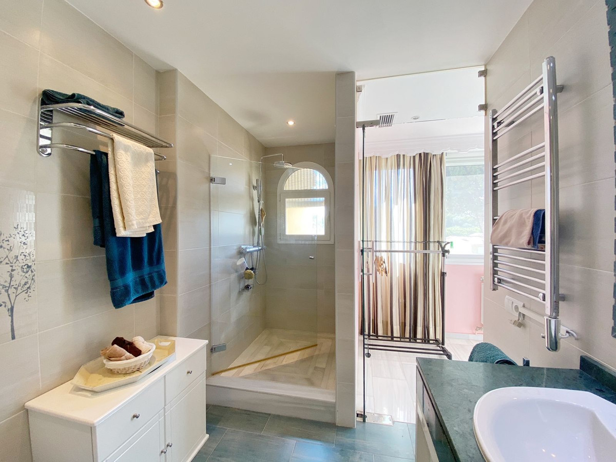 8f3e87d21a642ba0f9d2fdc1b746731e - 13