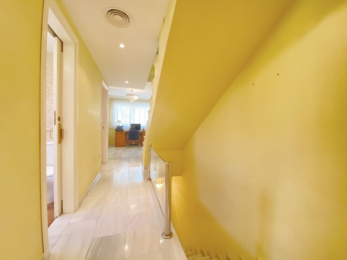 8f3e87d21a642ba0f9d2fdc1b746731e - 17