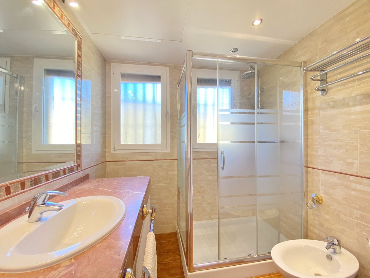 8f3e87d21a642ba0f9d2fdc1b746731e - 21