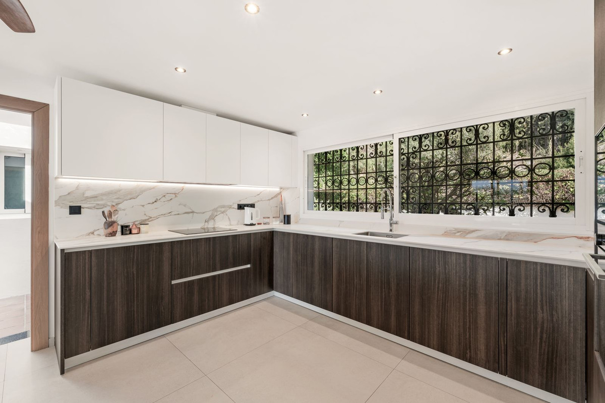 8f75b403f94814318a5cdb0fd70c104a - 11