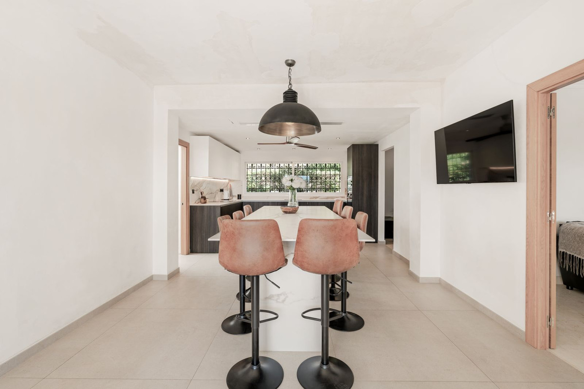 8f75b403f94814318a5cdb0fd70c104a - 13