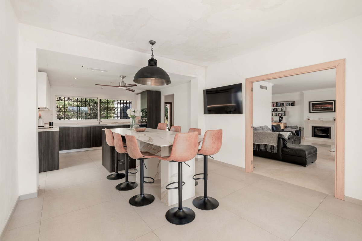 8f75b403f94814318a5cdb0fd70c104a - 14