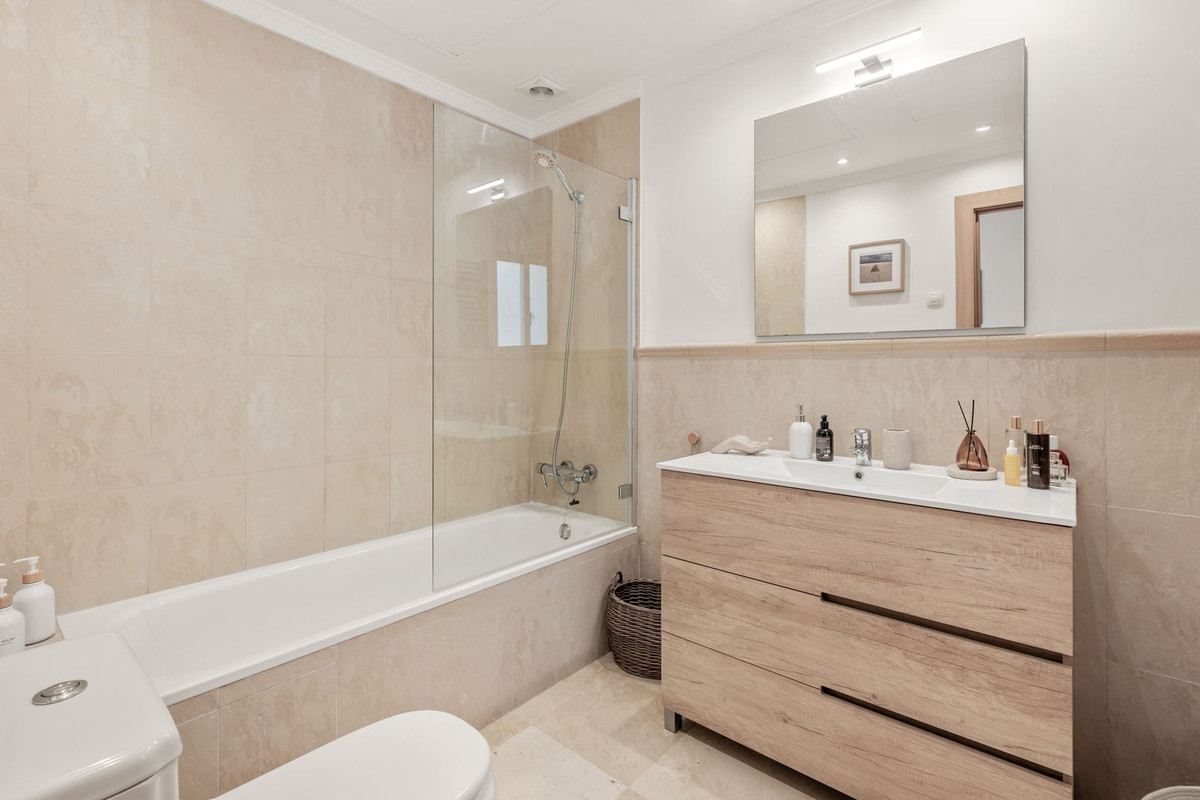 8f75b403f94814318a5cdb0fd70c104a - 24