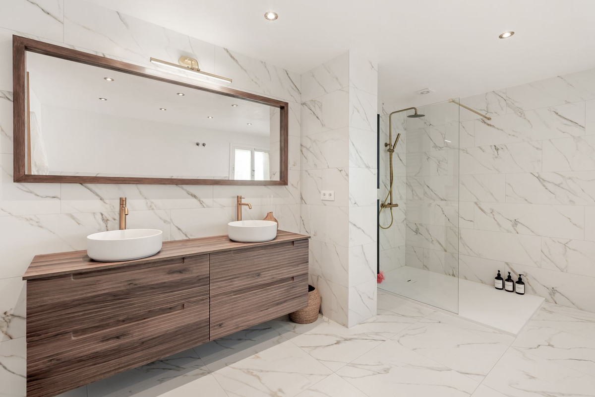 8f75b403f94814318a5cdb0fd70c104a - 30