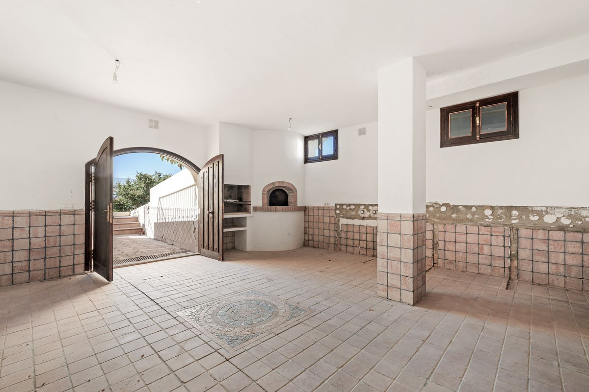 8f75b403f94814318a5cdb0fd70c104a - 35