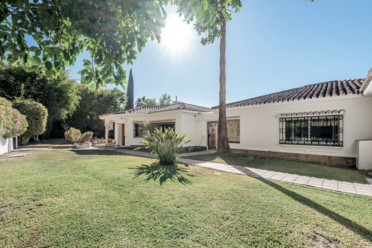 8f75b403f94814318a5cdb0fd70c104a - 37