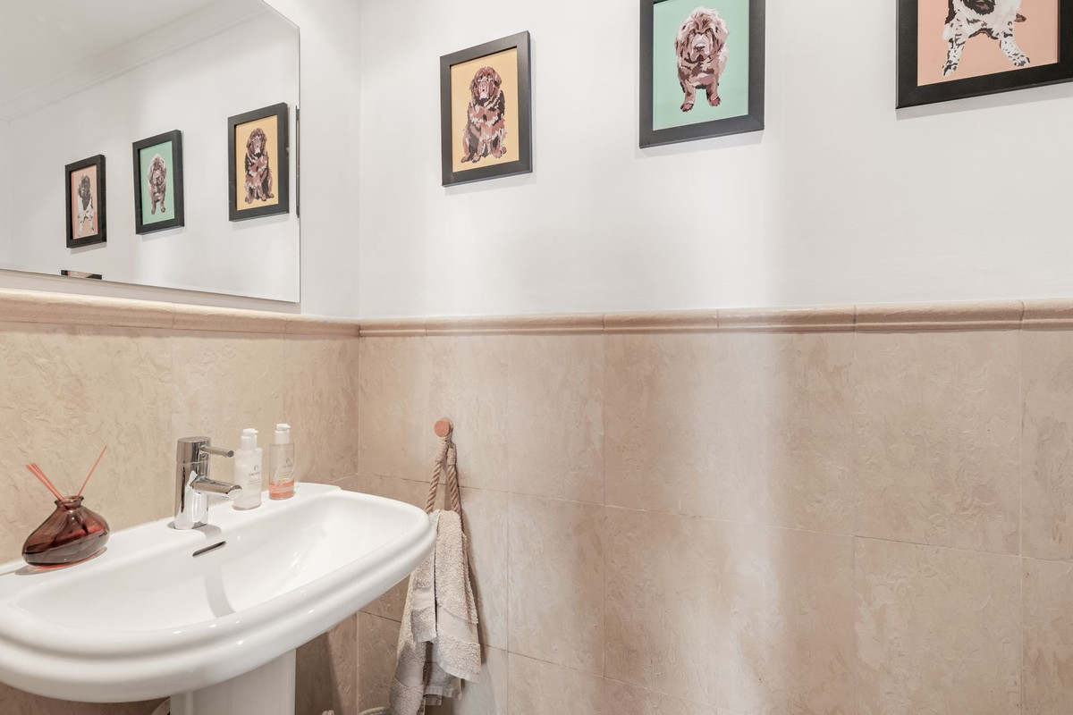 8f75b403f94814318a5cdb0fd70c104a - 9