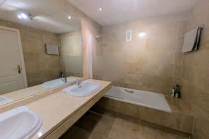 9052f6a6fff4899ecb0ad54f28857e43 - 15