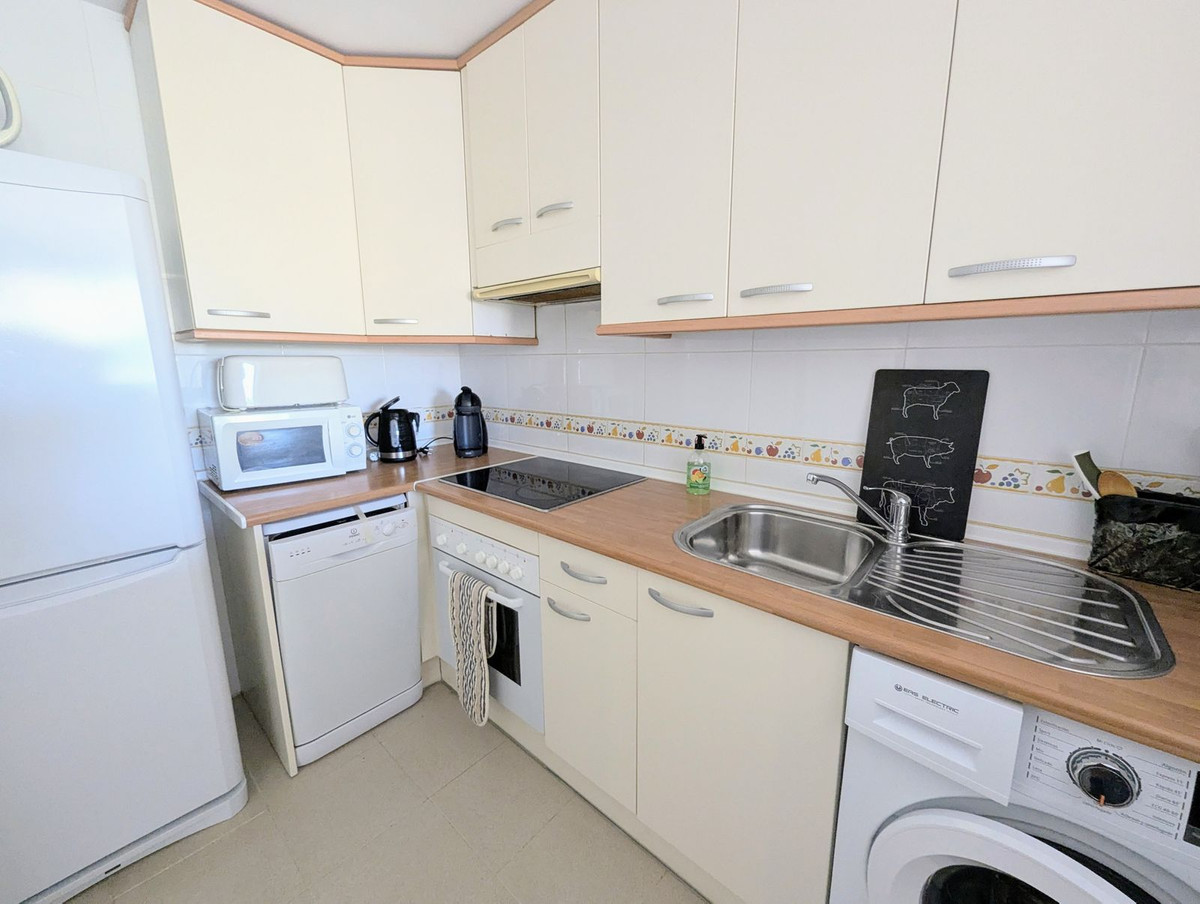 9052f6a6fff4899ecb0ad54f28857e43 - 23