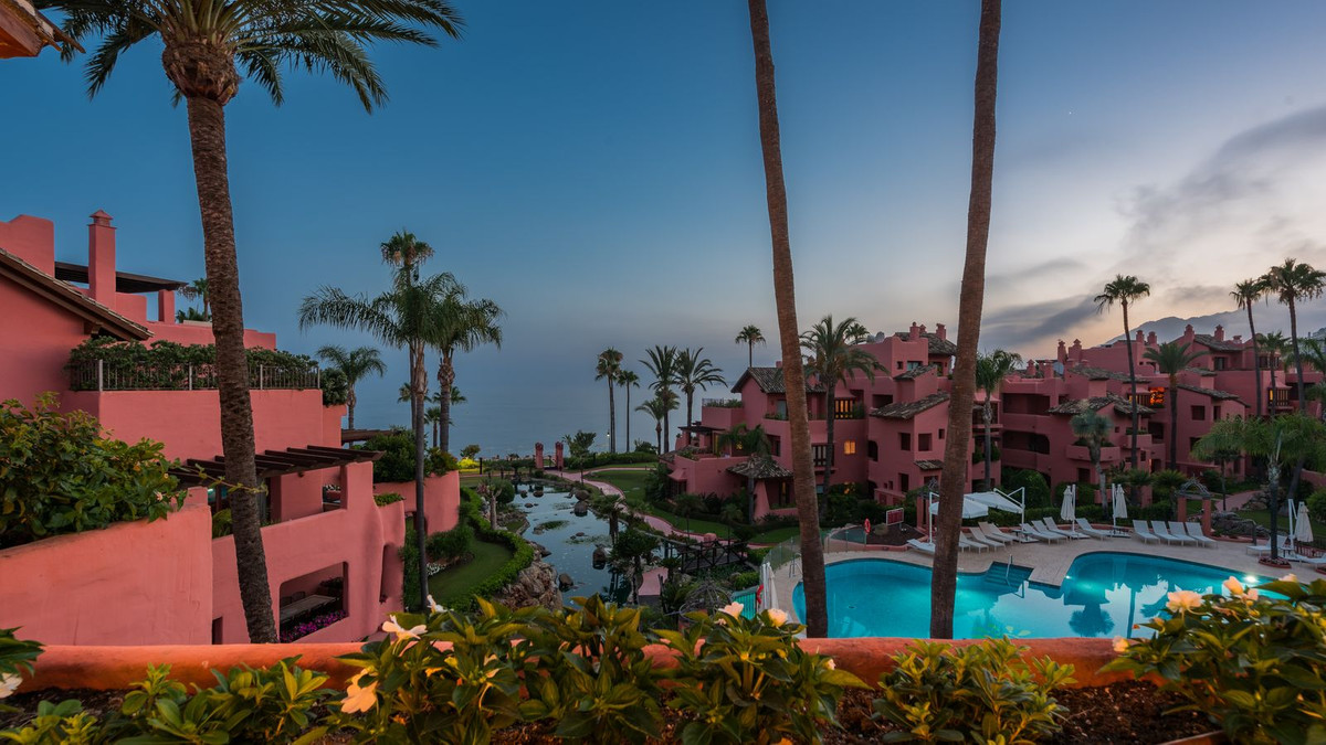 921277253436a468eb47305aaf70ae1c - 15