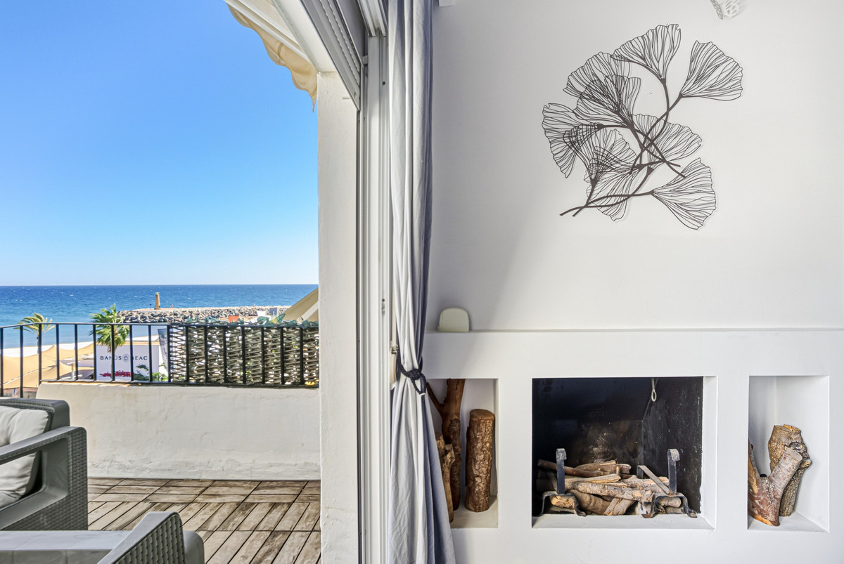 93b225ab6f34b4ed5cb6957bbc292935 - 3