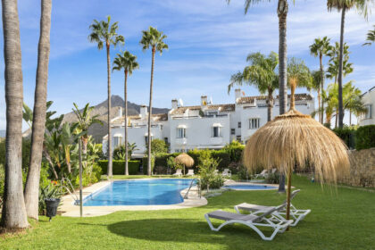 94a71f255ffc79d651cffb2fcb799926 - 1