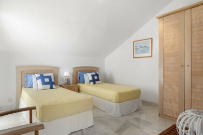 94a71f255ffc79d651cffb2fcb799926 - 12