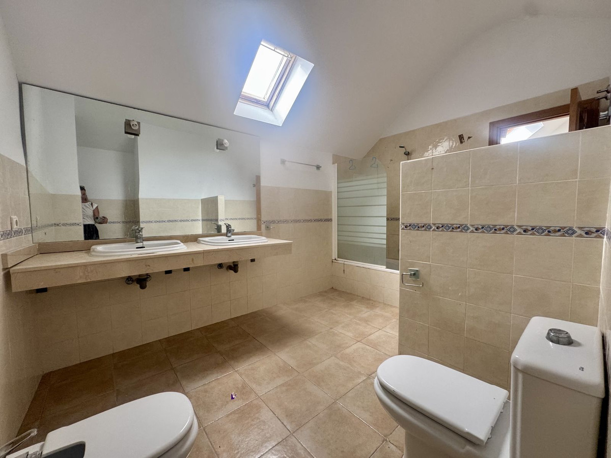 959b36ff34401b868f77ed3d13d1fd43 - 21