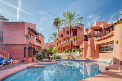 97d1bada549fba6c91b9f4f312a35159 - 1