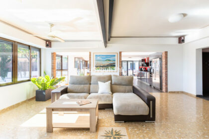 98da0c322bf80ebc808dd2e6e87a70c4 - 28