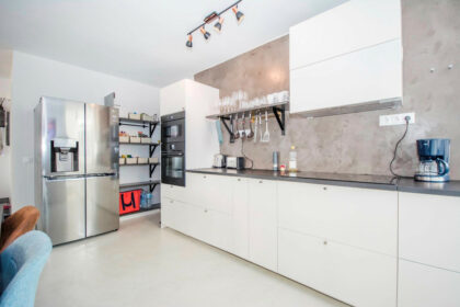 98fd77a1309bbaf739353d414ae58678 - 2