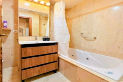 99a4b7c63ebe644b8384edb31766ee51 - 12