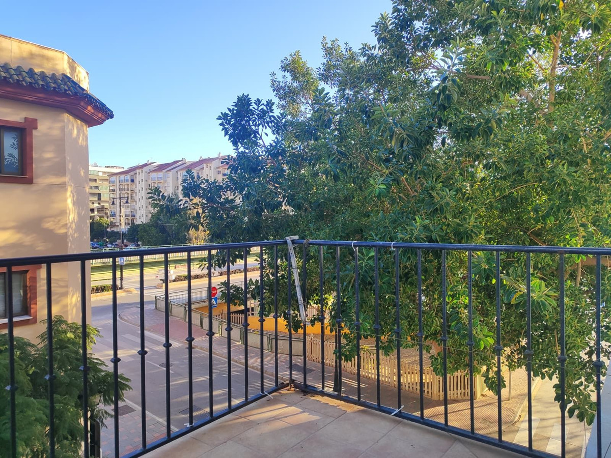 99b7060db33d9b80a080d9800e3942d0 - 24