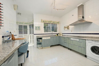 9aaae3d945c42f804a48bb8483585e95 - 9