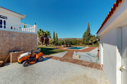 9b6660cea3f81aaa45db616b7f083aff - 31