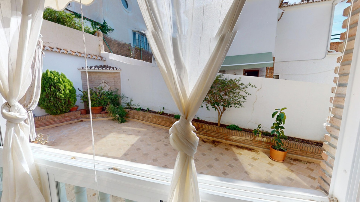 9b812929296d2785b38d78ea93ee61b5 - 15