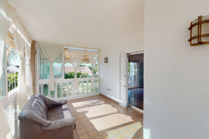 9b812929296d2785b38d78ea93ee61b5 - 16