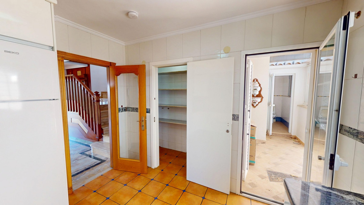 9b812929296d2785b38d78ea93ee61b5 - 8