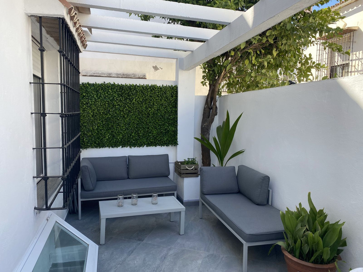 9d47ffcb201cbb96d33c22d697f9890a - 1