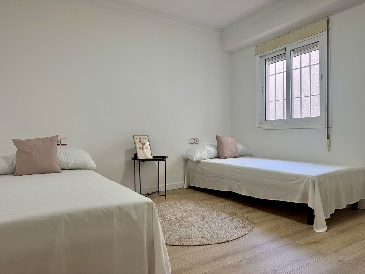 9d513eae2fb262397eadbcb019ec349b - 13