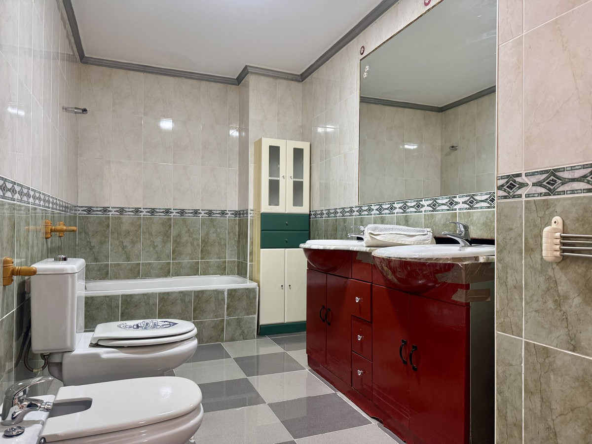 9d513eae2fb262397eadbcb019ec349b - 17