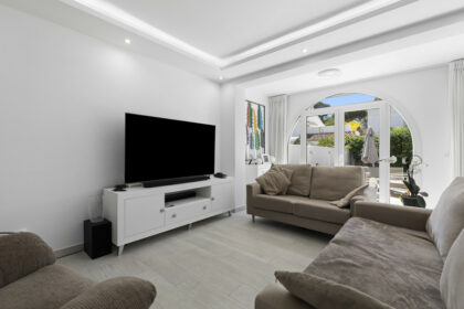 9ee63927d4ee2946ca167898e0362de1 - 8