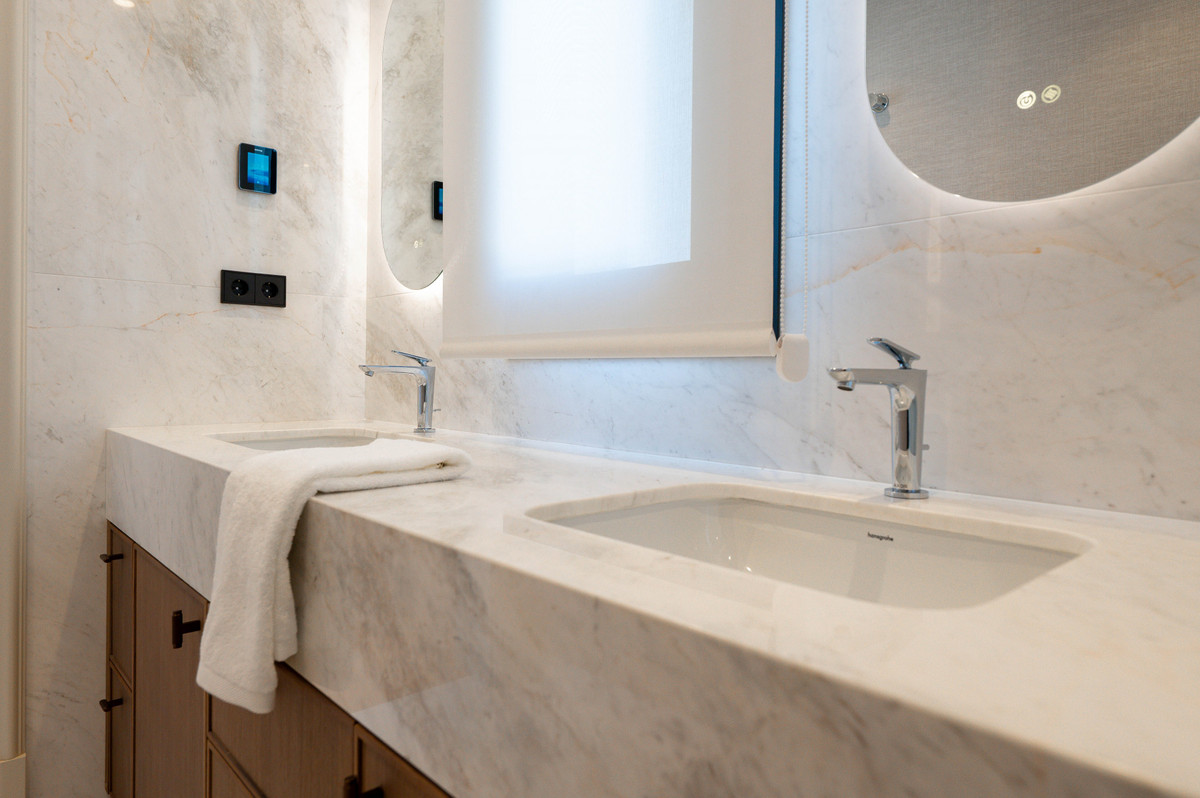 9f1460ee1af876e2e63bb5873046b056 - 12