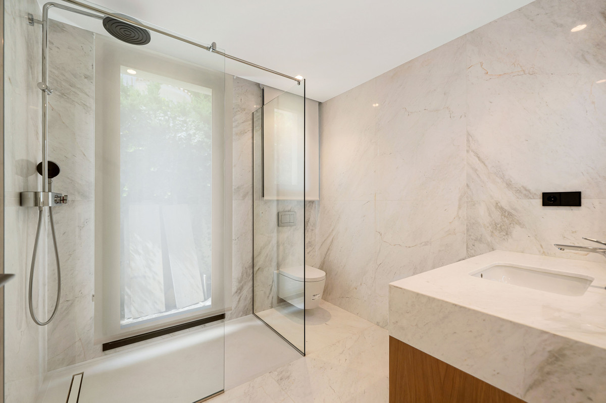 9f1460ee1af876e2e63bb5873046b056 - 20