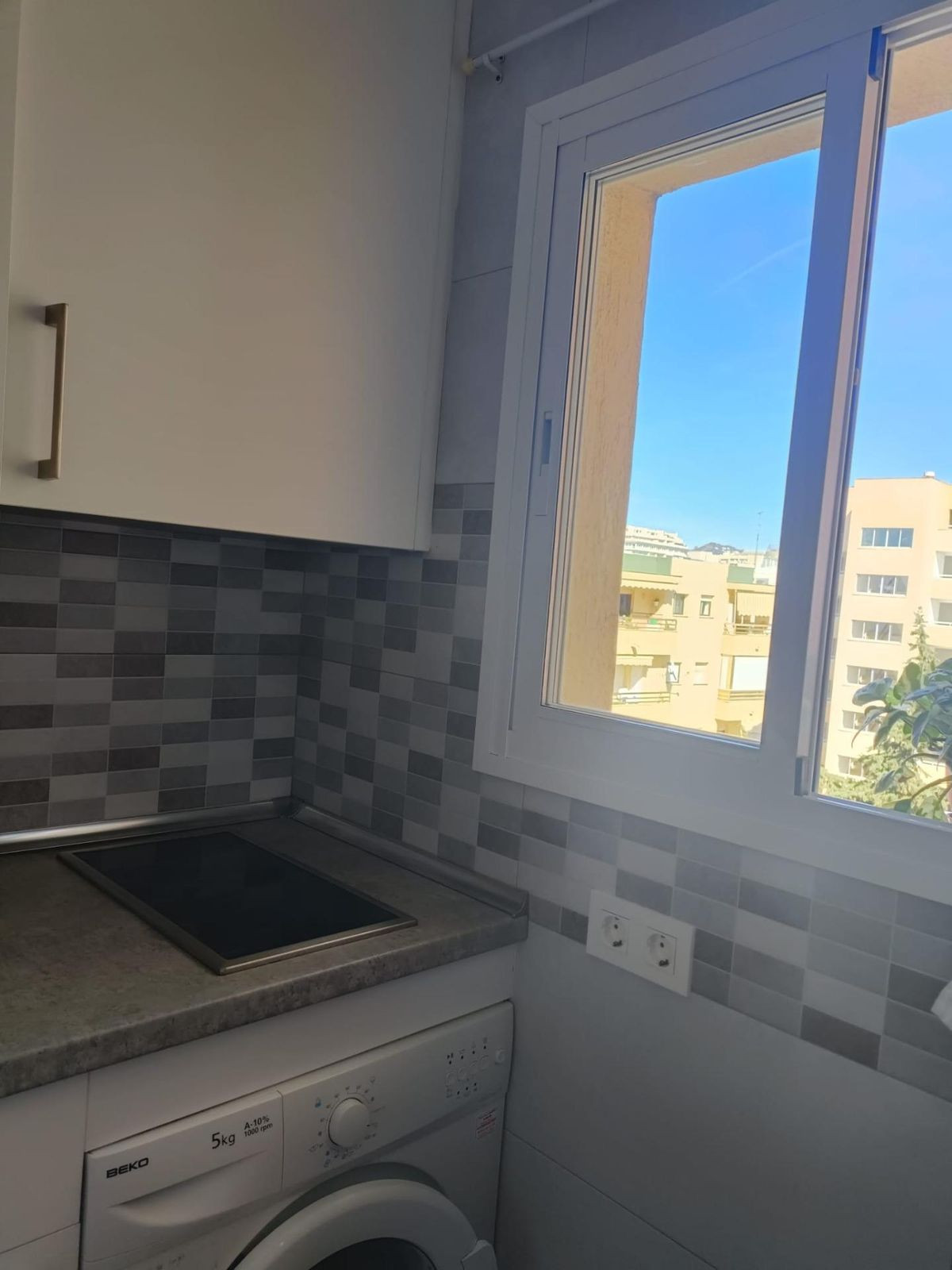 a08cc7de7db24d0d5e3caeb3763d0209 - 1