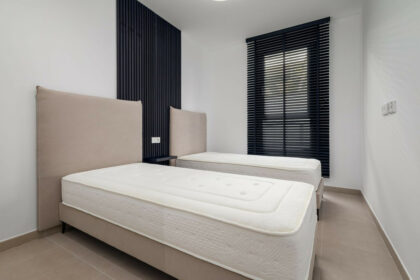 a2e481ec18354cccb64a14541f8184b2 - 18