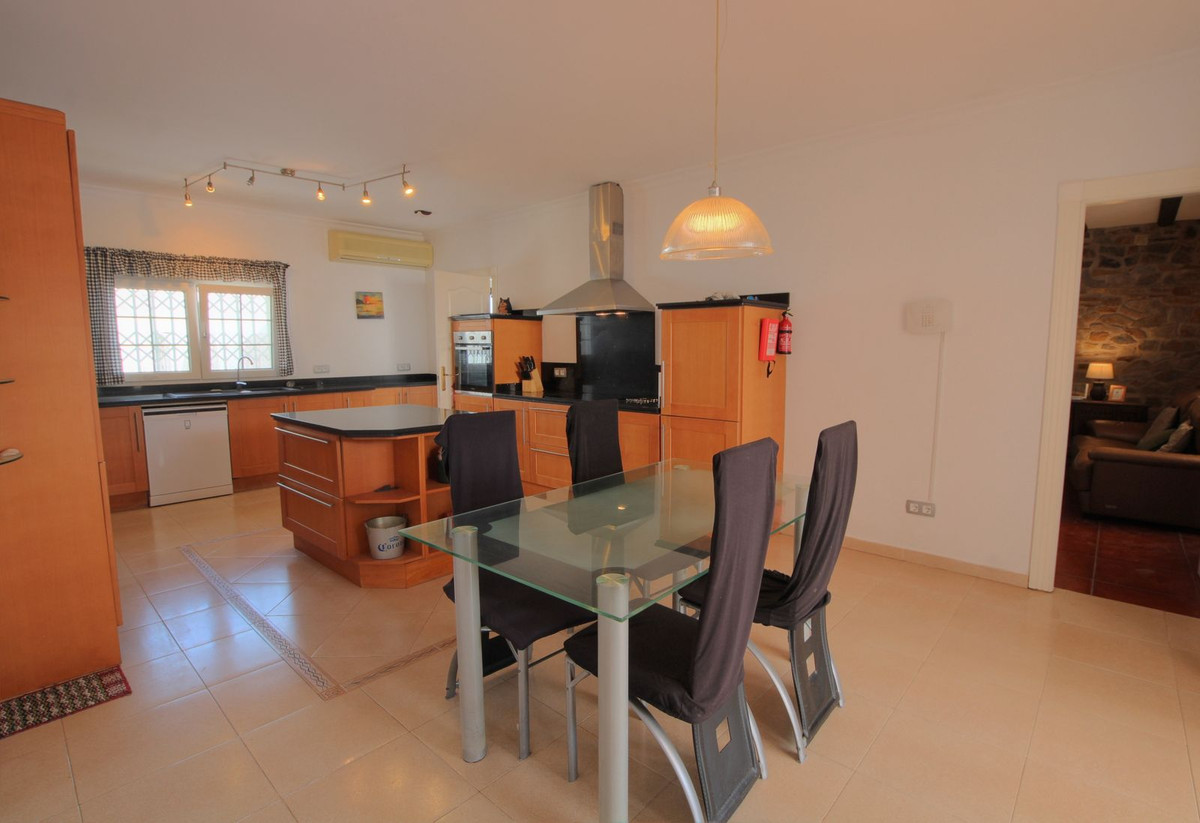 a3f5262561c64294bb1fd6924d90a166 - 15