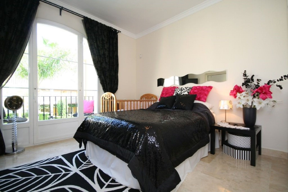 a584318a5254c2120ee7f0ab8cda9ce1 - 12