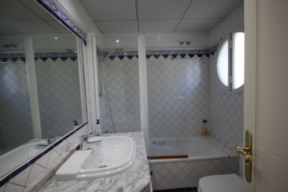 aa6f3628d51ac6f0b504f3e405b9b726 - 24