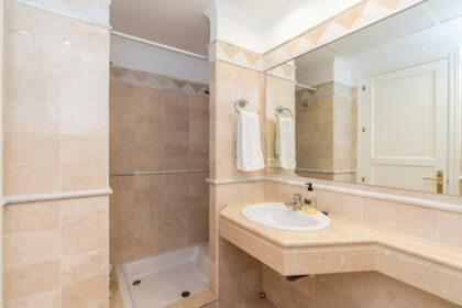 ae494a9afc5862b0e41b46cb8cc2ee57 - 20