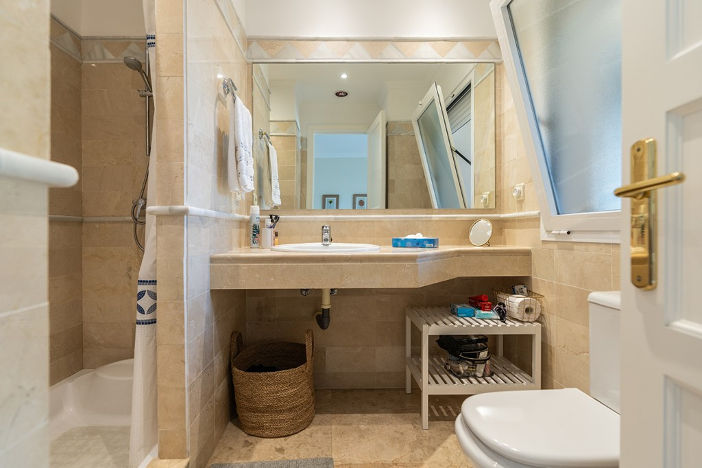 ae494a9afc5862b0e41b46cb8cc2ee57 - 22