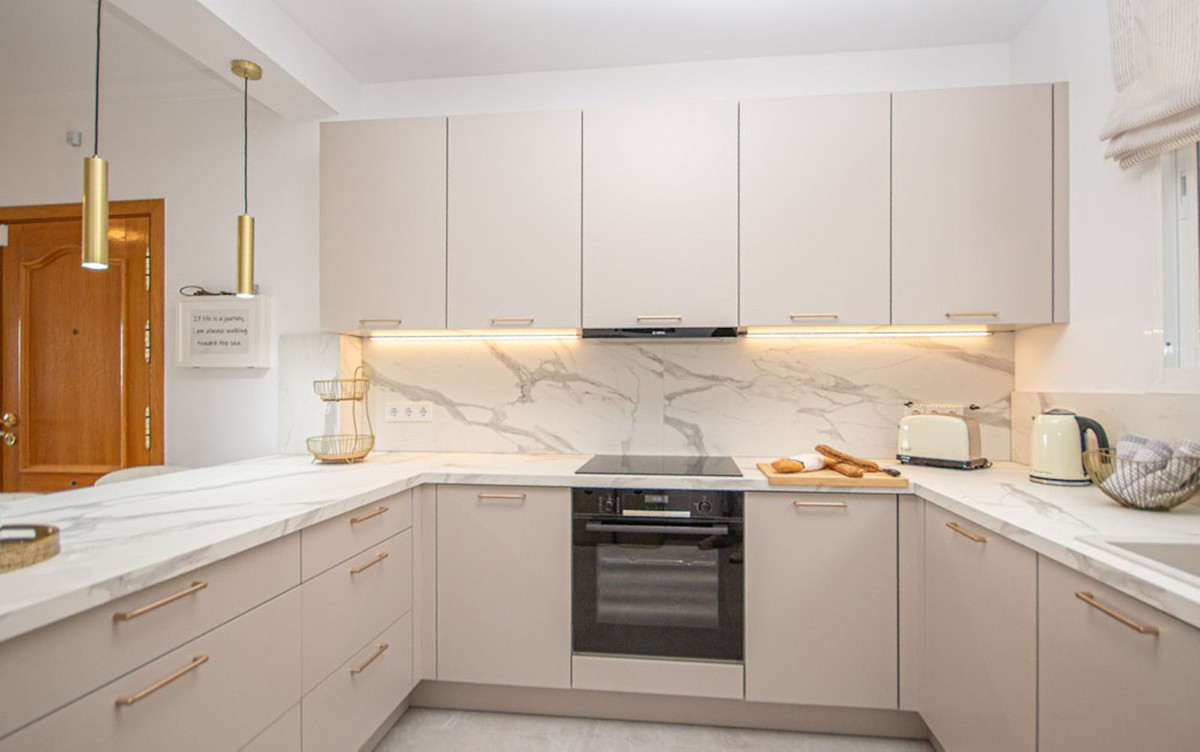 aea9ddeedde850ef5a541f442e52c287 - 18