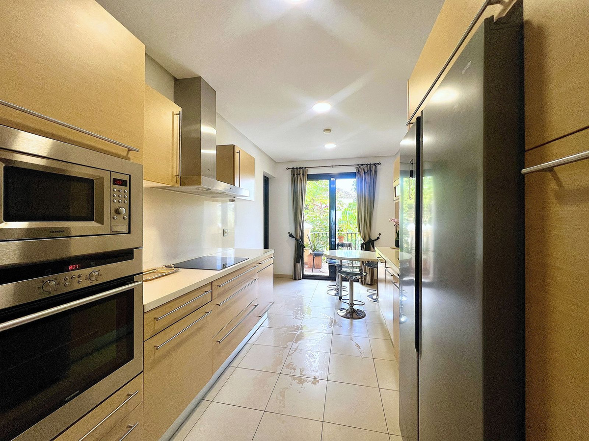 af1afcf2f0dbe86e8641f66cc401a4cb - 30