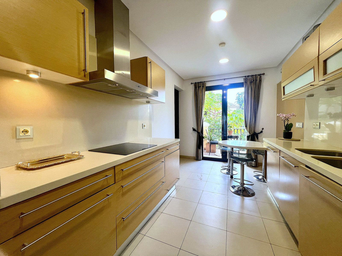 af1afcf2f0dbe86e8641f66cc401a4cb - 31