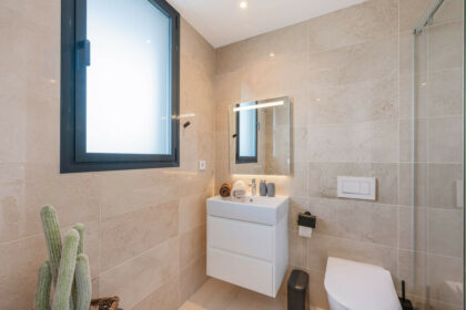 afec42f31752d1c28cf211dd68c857f9 - 23