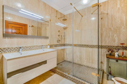 b071de3b02b8d2ad531405f2af9aef2e - 18