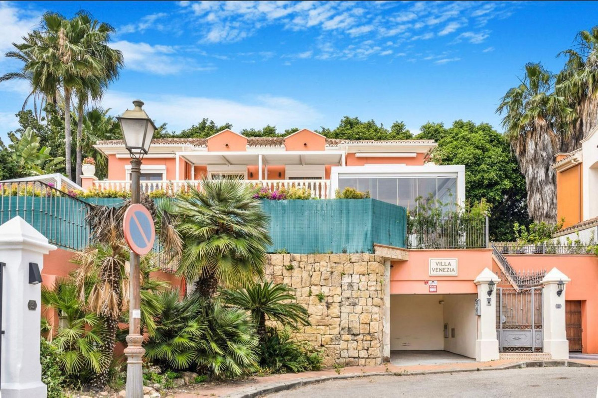 b071de3b02b8d2ad531405f2af9aef2e - 23