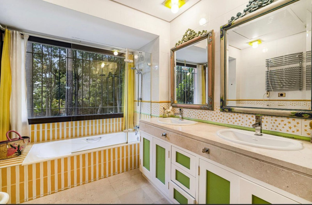 b071de3b02b8d2ad531405f2af9aef2e - 38