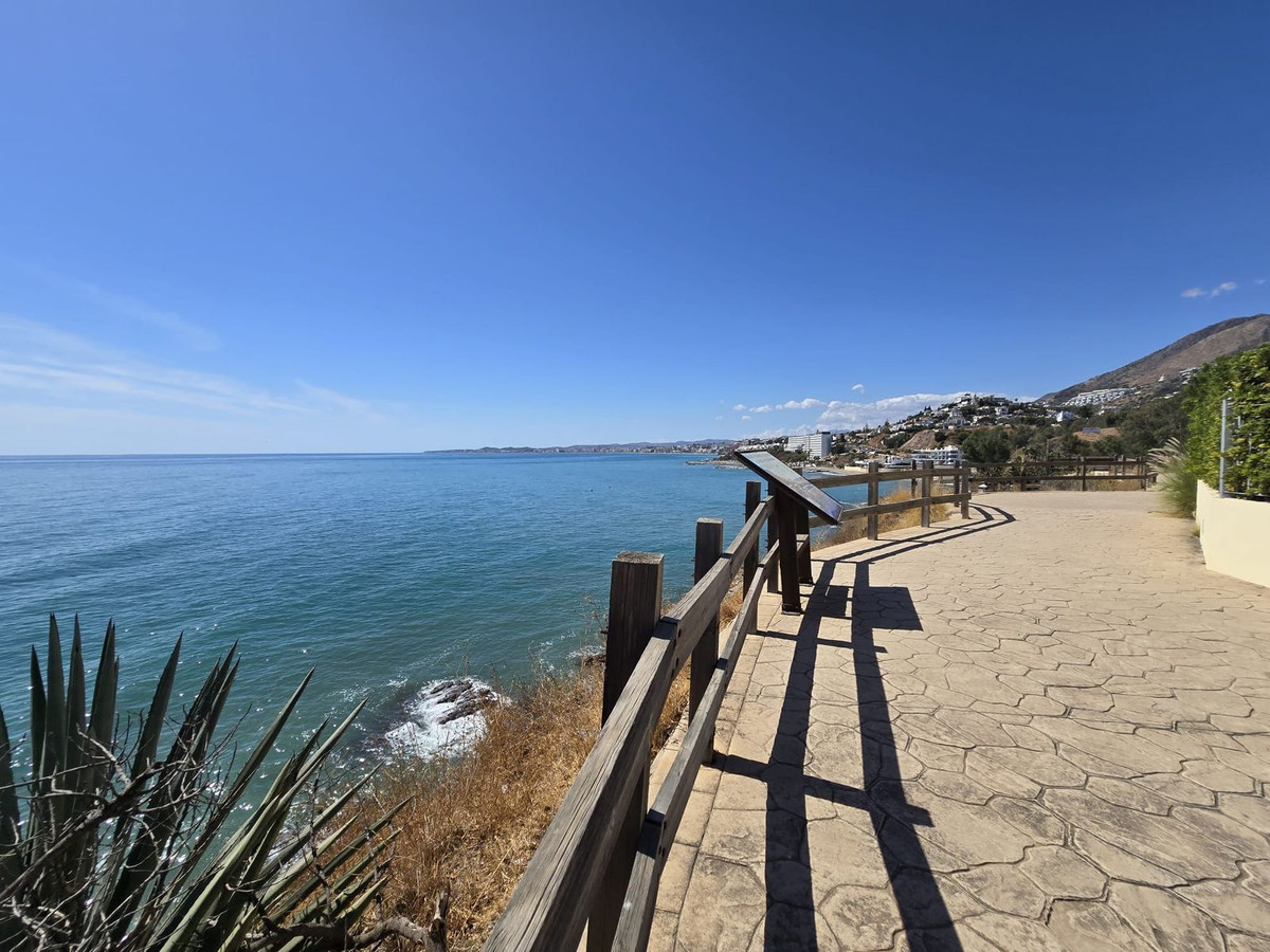 b3732bc38861bf69198ff82543f437ac - 13